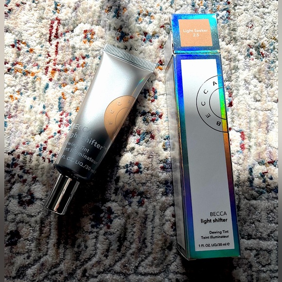 Becca Light Shifter Dewing Tint : 2.5 Light Seeker - Picture 2 of 6